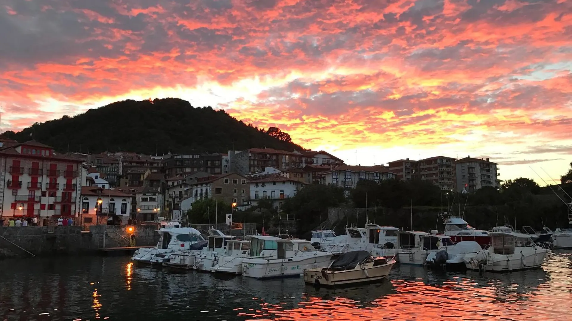 El Mirador Panoramico De Mundaka, Con Garajeアパートメント アパート